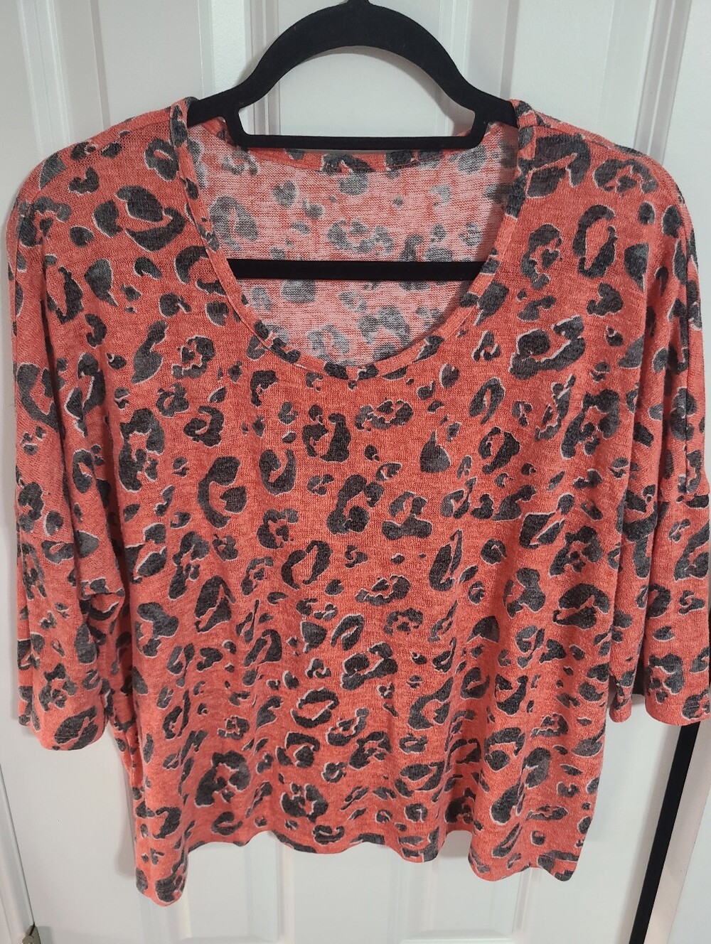 Women’s Coral Leopard Print Scoop Neck Crop Top - Picture 2 of 3
